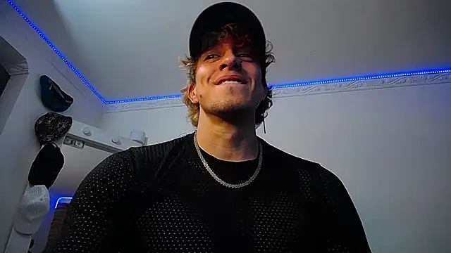 strongboy  online show from March 19, 11:14 pm