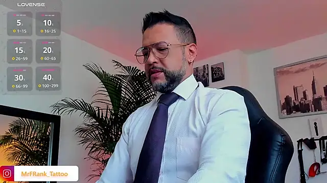 Snapshot of MrFrank_tattoo chatting on December 11, 12:05 pm MrFrank tattoo online show from December 11, 12:05 pm