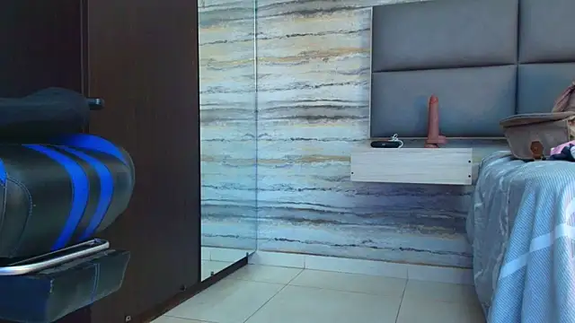 oliver  brown online show from December 18, 12:50 am