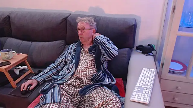 Nudelschwanz online show from February 4, 10:02 pm