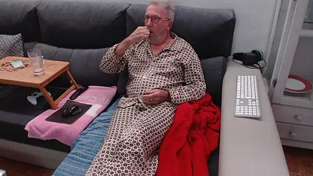 Nudelschwanz online show from December 6, 11:03 pm