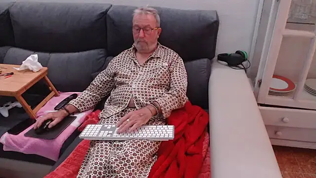 Nudelschwanz online show from December 14, 10:50 pm