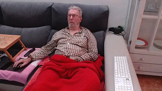 Nudelschwanz online show from December 15, 6:59 pm