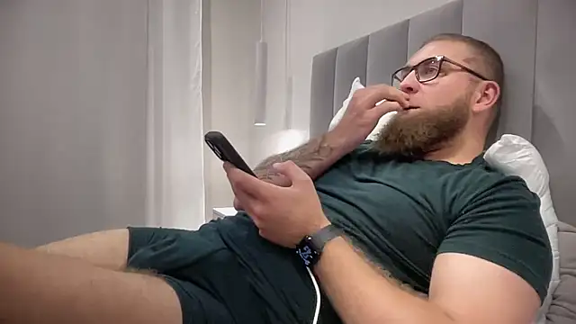 Snapshot of Bear_bear_ chatting on October 10, 2:44 pm Bear bear online show from October 10, 2:44 pm