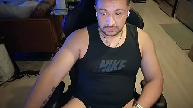 HungandThickLatin online show from September 28, 3:26 am