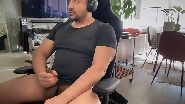 HungandThickLatin online show from March 20, 11:45 pm