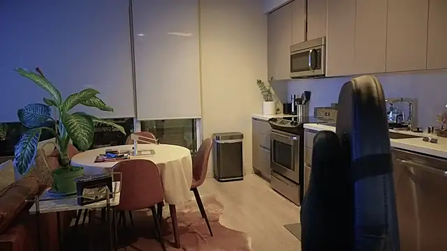 HungandThickLatin online show from September 21, 12:05 pm