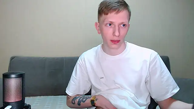 juliaanddima online show from March 6, 8:50 pm