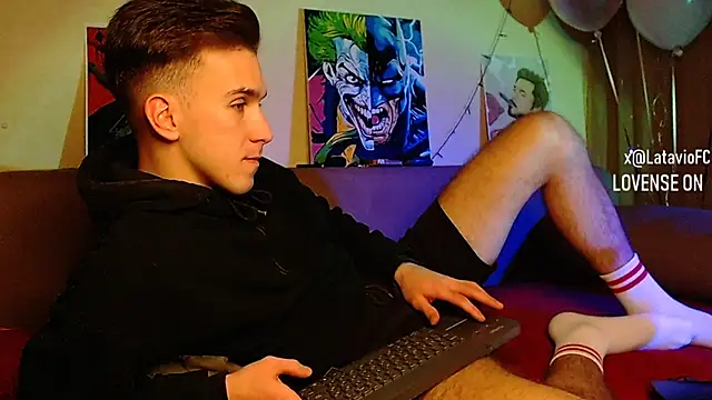 Snapshot of Midnighter_ chatting on December 7, 2:42 am Midnighter  online show from December 7, 2:42 am