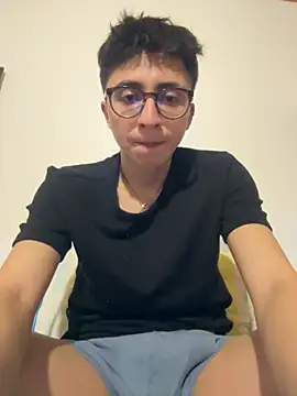 Snapshot of CamiRojas_boy chatting on October 11, 4:38 am CamiRojas boy online show from October 11, 4:38 am