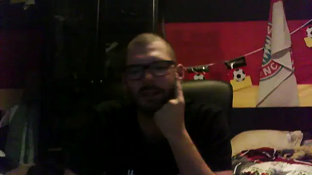 Die-geile-Sau online show from December 2, 9:18 pm