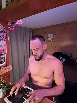 fitboyisland online show from December 6, 6:50 pm