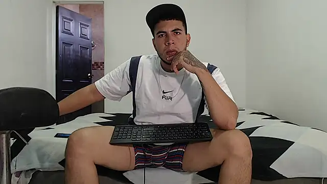 Sofiafuck20 online show from March 18, 8:16 pm