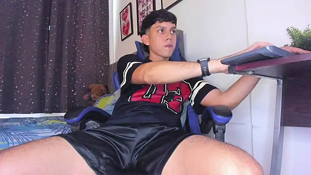 The skinnyguys online show from April 4, 10:18 pm