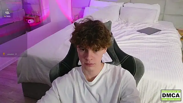 cute thomas online show from December 7, 1:04 am