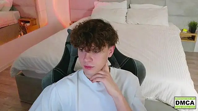 cute thomas online show from December 16, 12:04 am