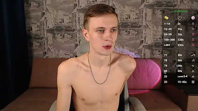 Snapshot of Oliver_Fresh chatting on December 9, 8:33 am Oliver Fresh online show from December 9, 8:33 am