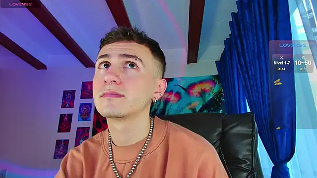 Snapshot of dimitri-bilak chatting on December 4, 10:30 pm dimitri-bilak online show from December 4, 10:30 pm