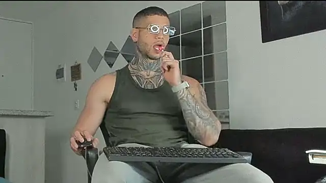  jamesleandros1 online show from February 20, 5:33 am