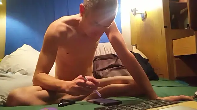 JunkieLiLMethWhore online show from January 16, 12:30 pm