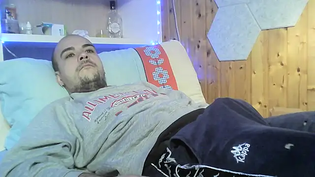 ItalianVinDiesel online show from December 26, 9:44 am