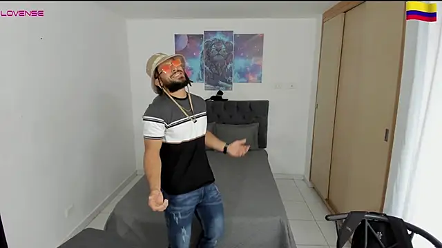 Louis marley   online show from December 30, 10:01 pm