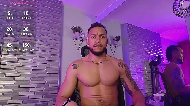 ARON TAYLER01 online show from April 21, 10:43 am