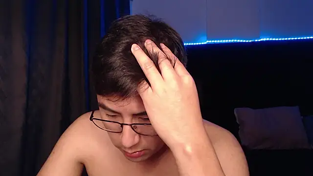 andrewmhilton  online show from March 26, 6:06 am