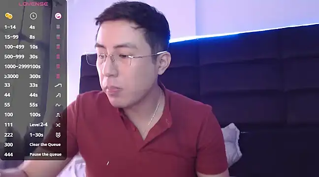 andrewmhilton  online show from December 28, 7:33 pm