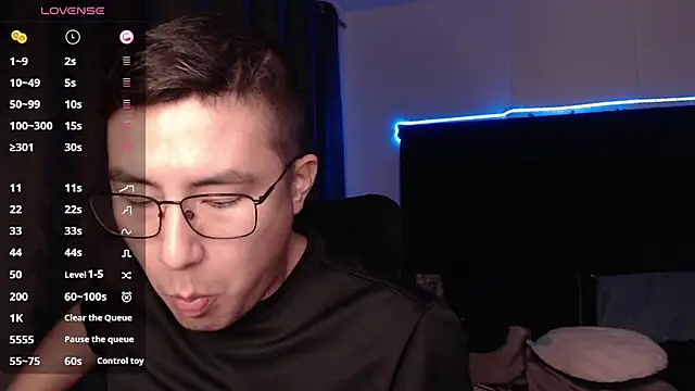 andrewmhilton  online show from October 11, 5:33 am