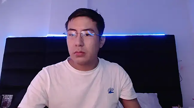 andrewmhilton  online show from December 25, 2:23 pm