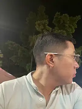 andrewmhilton  online show from January 22, 12:16 am