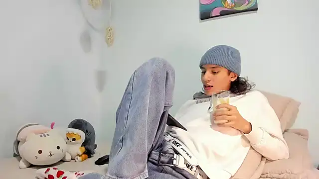 imcoltonalvin online show from January 25, 12:59 am