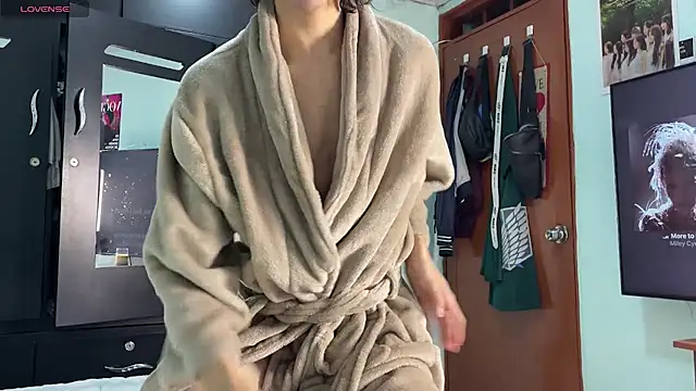 imcoltonalvin online show from September 19, 11:04 pm