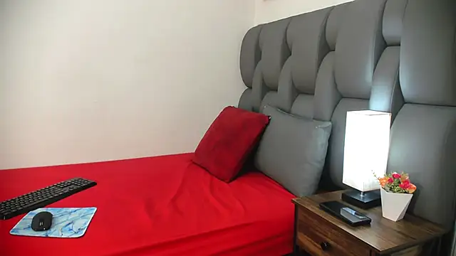 Thiagogomez online show from April 6, 7:03 pm