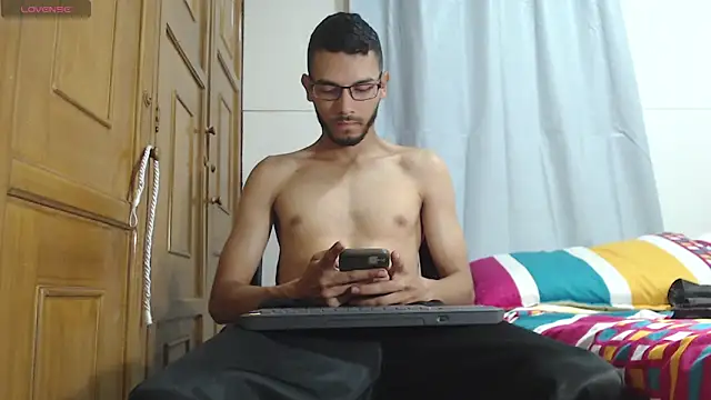 russthiago online show from May 6, 2:17 pm