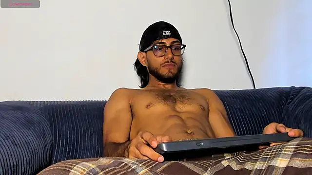 kuzzcoo online show from June 18, 3:06 pm