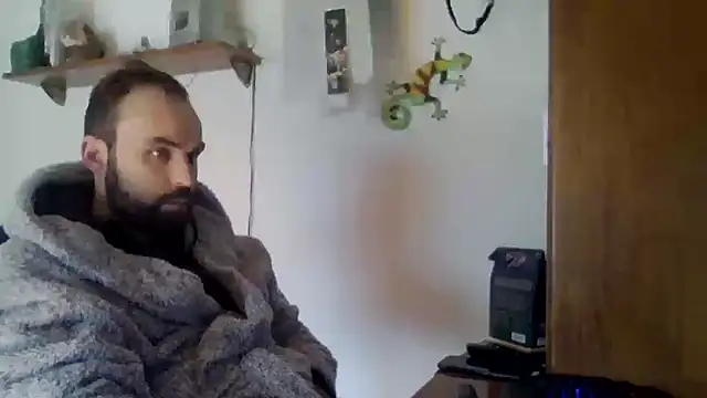 Snapshot of joaodias_97 chatting on December 13, 2:05 pm joaodias 97 online show from December 13, 2:05 pm