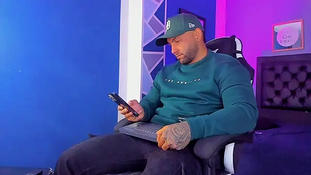 alex oficial online show from November 24, 4:57 am