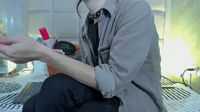 Hecatee 77 online show from February 7, 8:25 pm