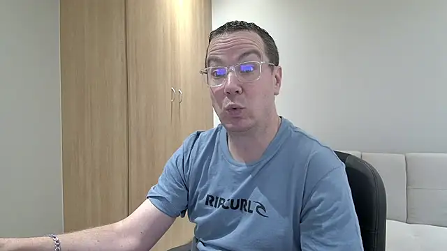 BrettJ81 online show from November 8, 3:15 pm