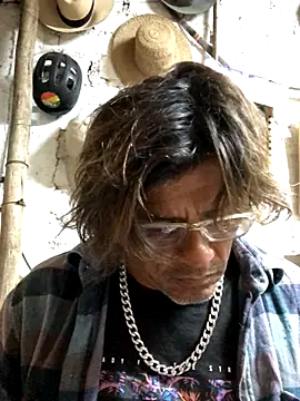 Snapshot of kvr27 chatting on October 1, 12:03 am kvr27 online show from October 1, 12:03 am