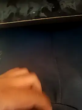 u wan me online show from April 19, 3:39 am